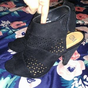 GM heel booties cute, shows toes Size 8 worn once